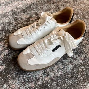 Steve Madden Sneakers
